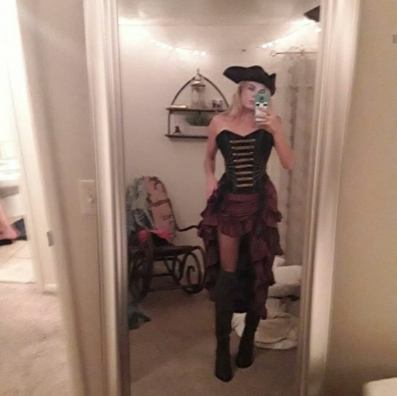 Meet your Posher, Stephanie - Picture 2 of 8